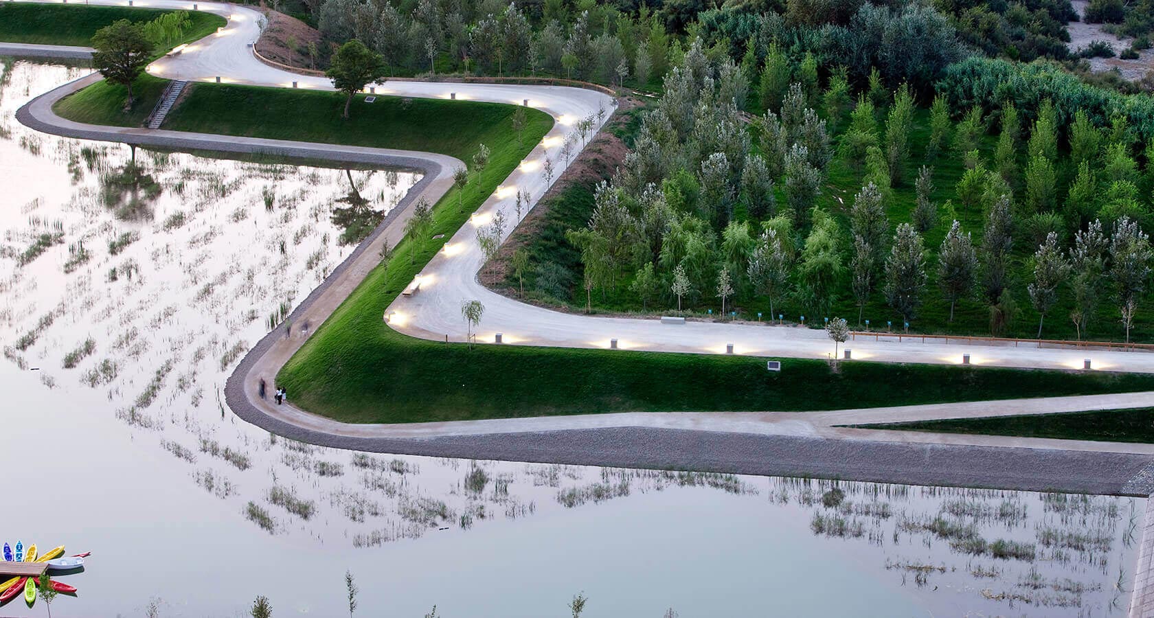 路易斯·布努埃尔城市水上公园© Zaragoza Turismo 作者： 丹尼尔马尔克斯（Daniel Marcos）