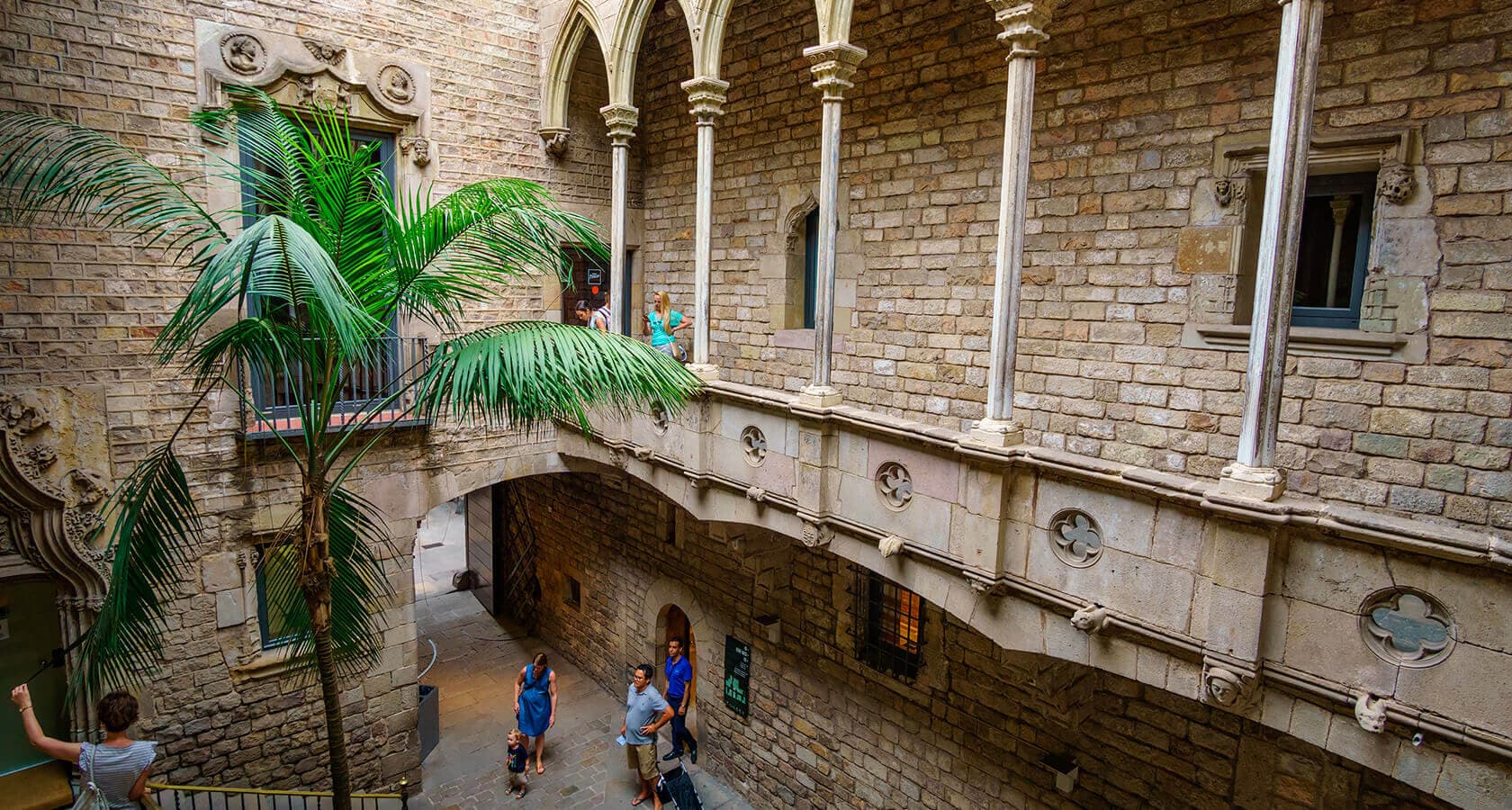 贝伦格尔·德·阿吉拉尔宫