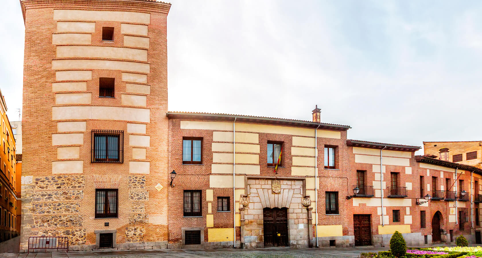 卢哈内斯府及塔楼