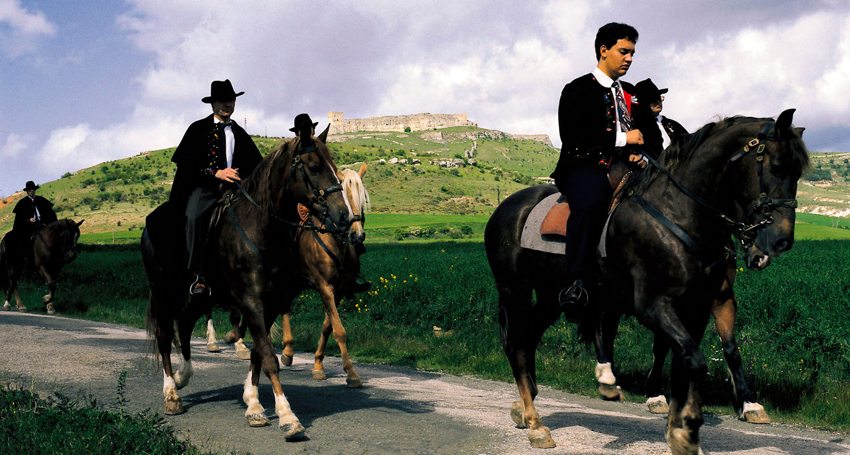 阿蒂恩萨马队游行节（La Caballada）