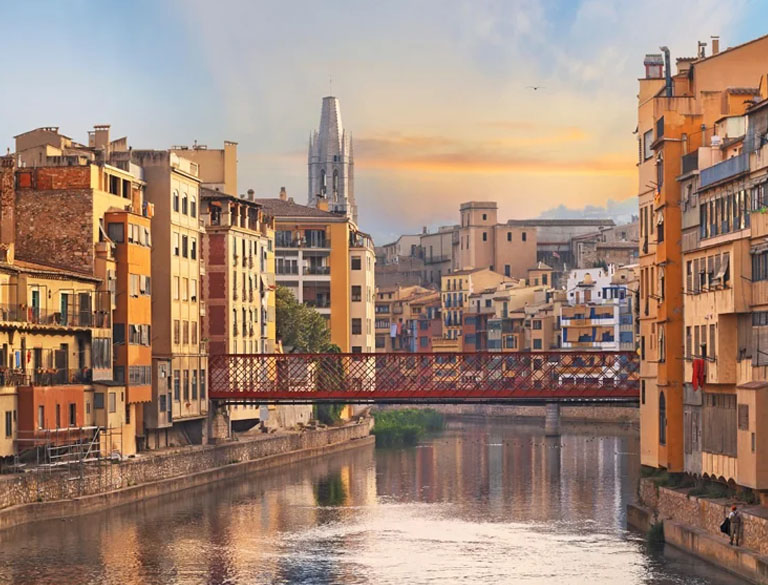 西班牙不止巴塞罗那，周边宝藏小镇也精彩